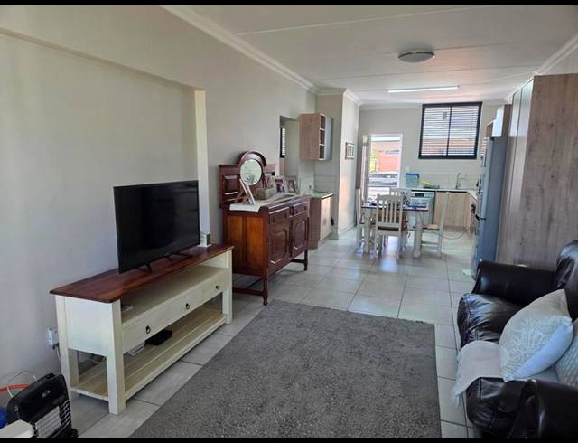 2 BEDROOM PROPERTY TO RENT IN VREDEKLOOF HEIGHTS